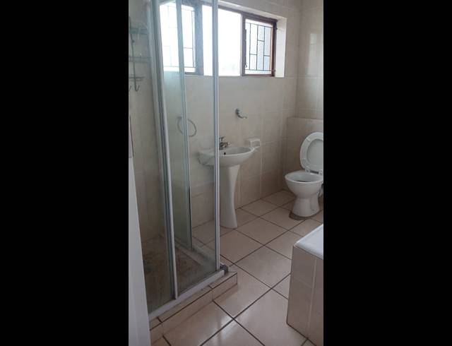 2 BEDROOM APARTMENT TO LET IN ESSENWOOD
